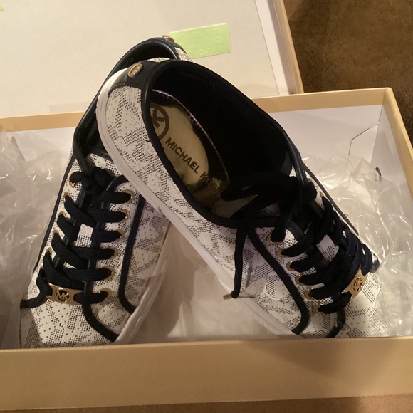 Michael Michael Kors Boerum Sneakers, Size 8M, MK Signature PVC, White/Navy NWT - Picture 4 of 6